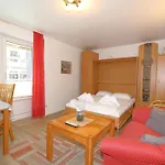 Haus-Ad-5-Knicker