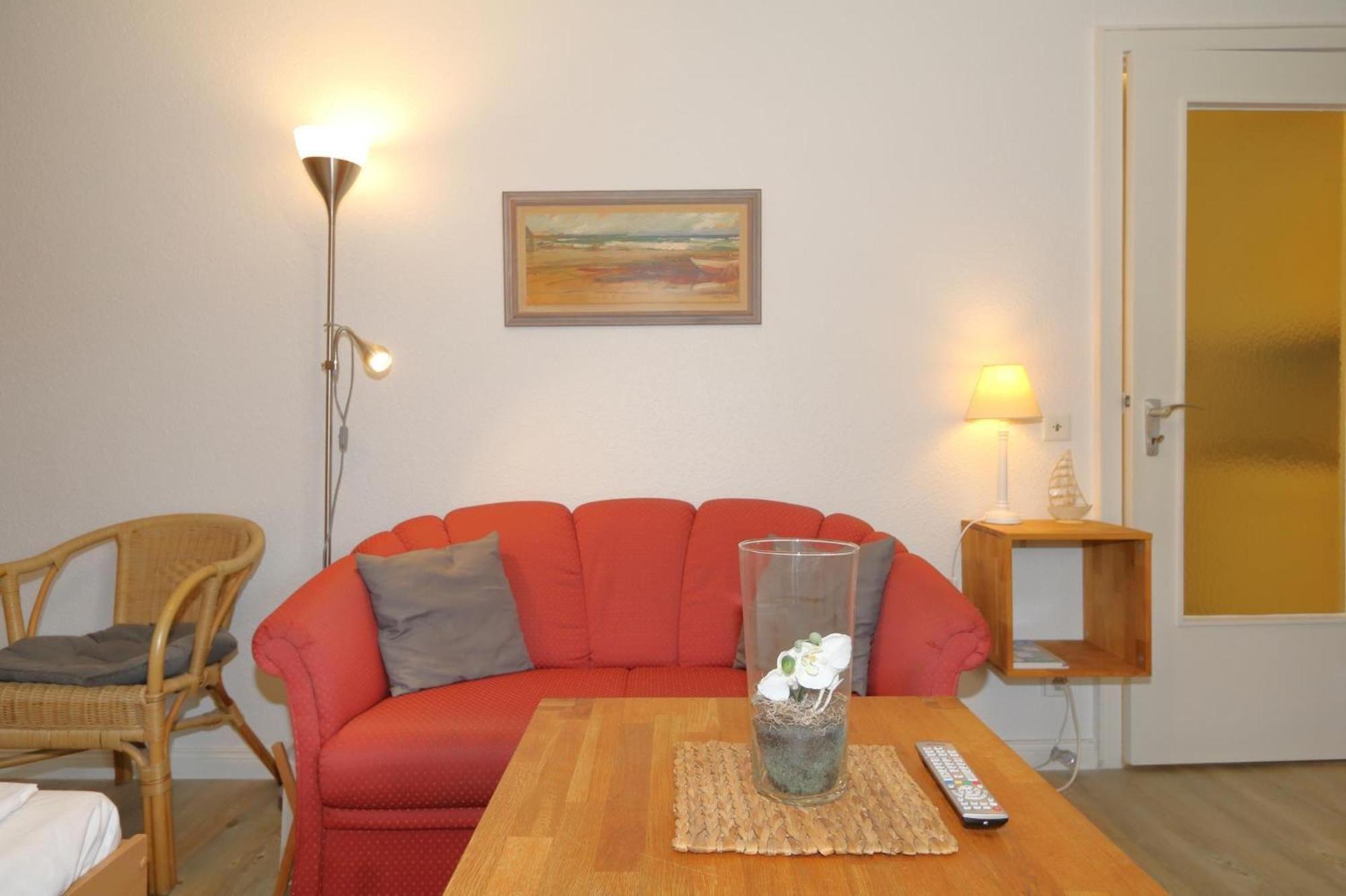 Apartment Haus-ad-5-knicker *